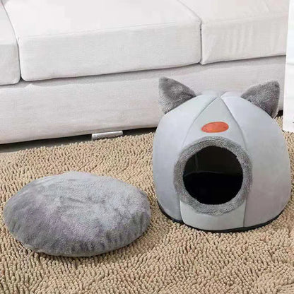 Warm & Comfortable Cat & Small Dog Covered Bed thats light and portable too